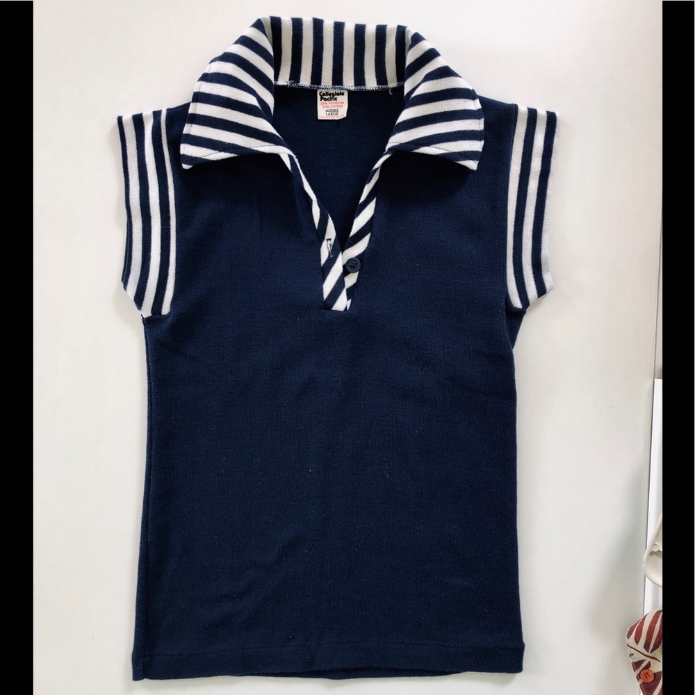 VTG 70s/30’s navy & white strip trim T shirt with collar